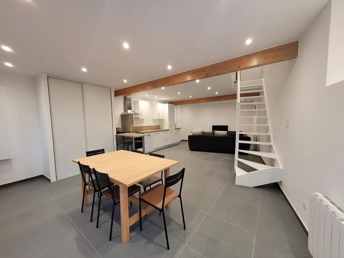 Holiday home Les Maisons Bareyre - Grandes Maisons Avec Terrasse Saint-Sandoux